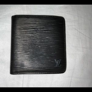 LOUIS VUITTON Black Epi Leather Bifold Wallet 8pok